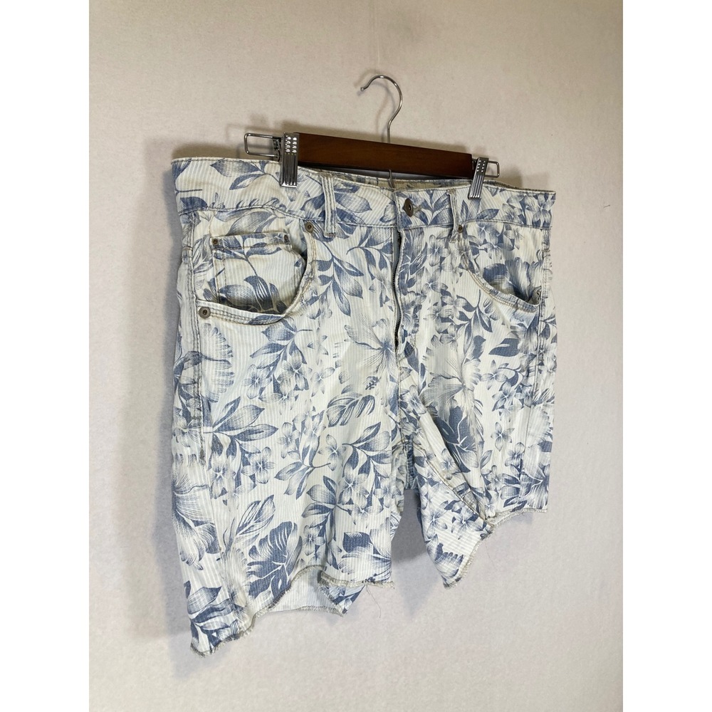 Tropical Coastal Faded Glory Womens 16 Blue White Floral Pinstripe Shorts - Picture 8 of 8